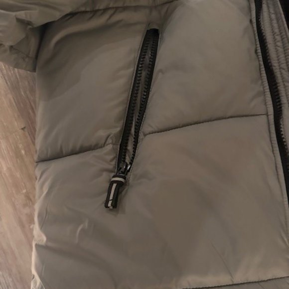 BOYS GAP WINTER PUFFER COAT - Picture 2 of 2